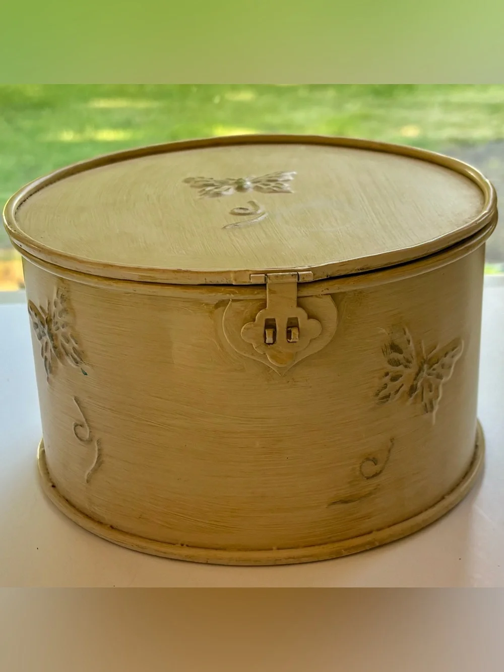 Vintage Cream Metal Oval Butterfly Trinket Box Keepsake Jewelry Case